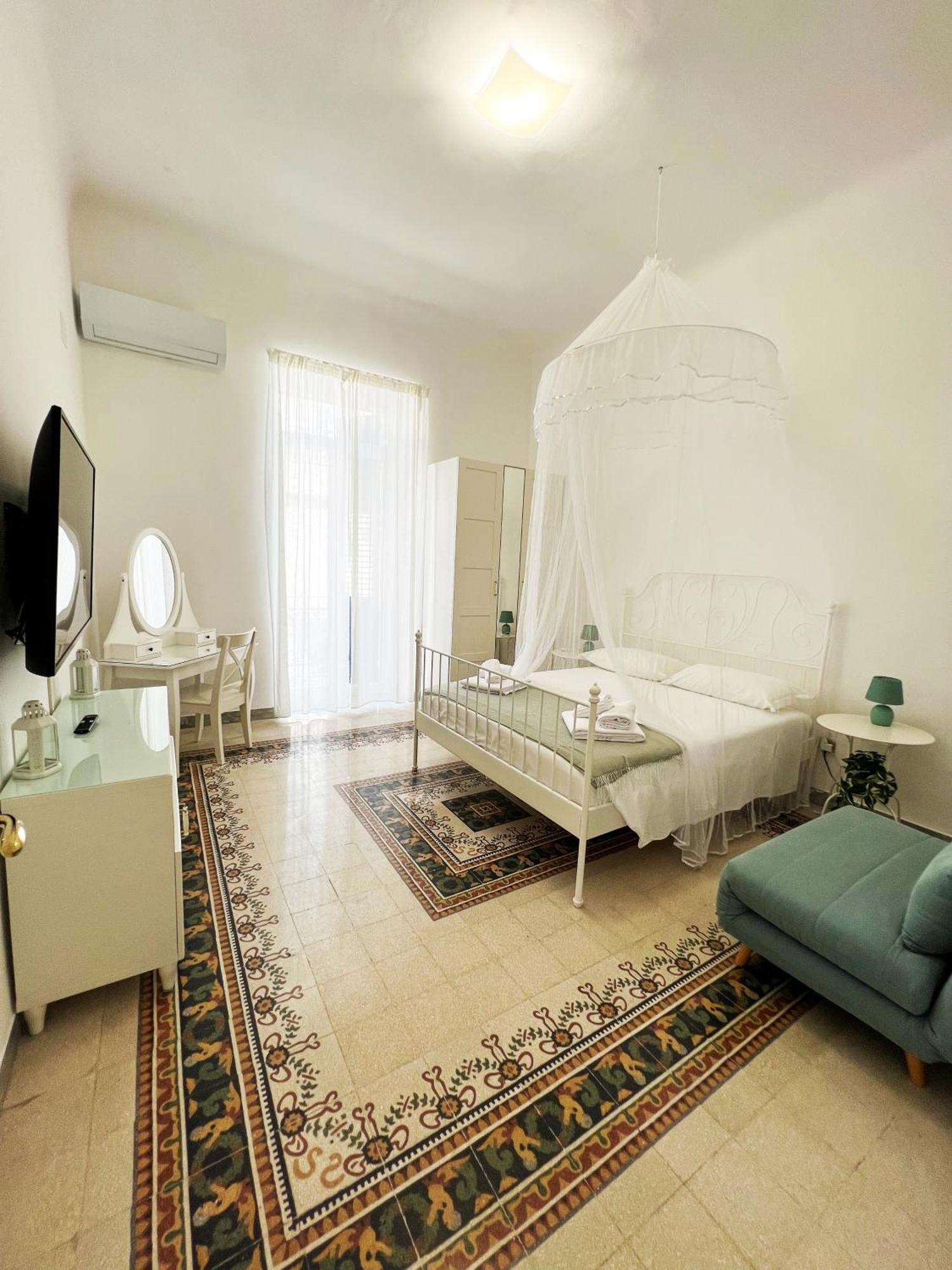 Отель Bari Centro Harmony House Экстерьер фото