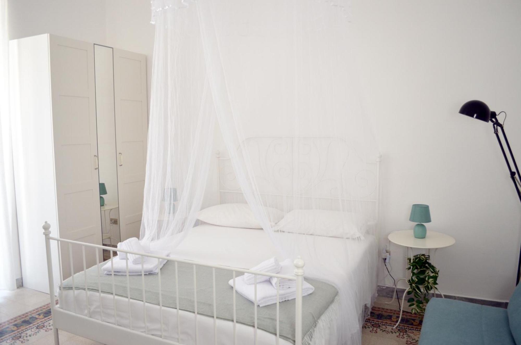 Отель Bari Centro Harmony House Экстерьер фото